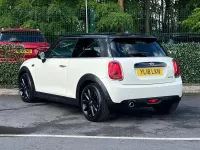 Usado Mini Cooper Hatch 136 CV (100 kW) 2018 Blanco Utilitario