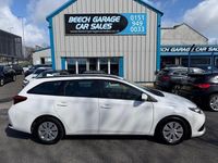 Used Toyota Auris Active 90 HP (66 kW) 2017 White Estate