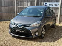 Used Toyota Yaris 101 HP (74 kW) 2015 Grey Hatchback
