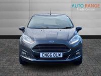 Usado Ford Fiesta Zetec 100 HP (73 kW) 2016 Cinzento Citadino