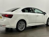 Used Toyota Avensis 143 HP (105 kW) 2016 White Sedan
