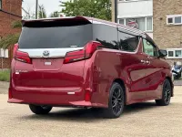 Begagnad Toyota Alphard 182 HK (133 kW) 2019 Brun Minibuss