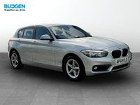 Begagnad BMW 118 Impressive 2018 Silver Halvkombi