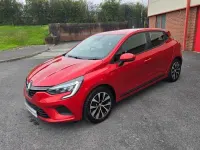 Used Renault Clio Iconic 90 HP (66 kW) 2022 Red Hatchback