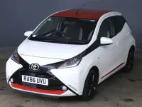 Used Toyota Aygo x-press 69 HP (50 kW) 2017 White Hatchback