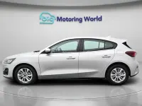 Usado Ford Focus Titanium 125 HP (91 kW) 2023 Prateado Citadino