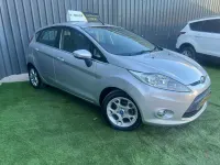 Usado Ford Fiesta Zetec 94 HP (69 kW) 2012 Prateado Citadino