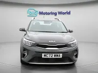 Usado Kia Stonic 99 HP (72 kW) 2023 Cinzento SUV