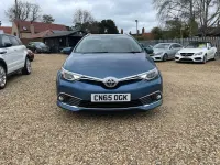Usado Toyota Auris 112 HP (82 kW) 2015 Azul Carrinha