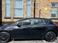 Second-hand Vauxhall Astra 2012 Negru Hatchback