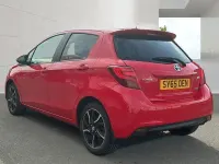 Used Toyota Yaris Design 100 HP (73 kW) 2016 Red Hatchback