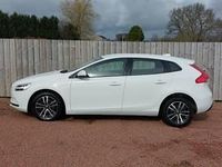Used Volvo V40 Momentum 122 HP (89 kW) 2018 White Hatchback