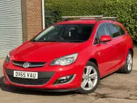 Used Vauxhall Astra SRi 115 HP (84 kW) 2015 Red Estate