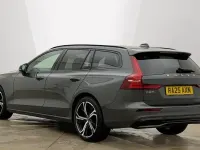 Usado Volvo V60 Plus 197 HP (144 kW) 2025 Verde Carrinha