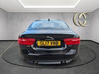 Begagnad Jaguar XE Prestige 200 HK (147 kW) 2017 Svart Sedan