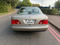 Usado Mercedes E200 Avantgarde 2002 Dourado Sedan
