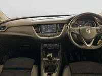 Used Vauxhall Grandland X SRi 131 HP (96 kW) 2020 White SUV