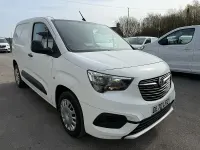 Usado Vauxhall Combo Sportive 100 CV (73 kW) 2020 Blanco Monovolumen