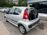 Używany Peugeot 107 68 KM (50 kW) 2009 Srebrny Hatchback
