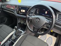 Used VW T-Roc SEL 150 HP (110 kW) 2018 Red SUV