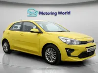 Used Kia Rio 101 HP (74 kW) 2022 Yellow Hatchback