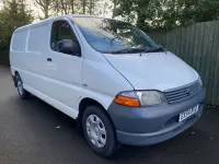 Usado Toyota HiAce 109 HP (80 kW) 2004 Branco Van