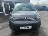 Begagnad Citroën Berlingo 100 HK (73 kW) 2024 Grå Minibuss