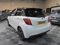 Used Toyota Yaris Multidrive S 99 HP (72 kW) 2017 White Hatchback