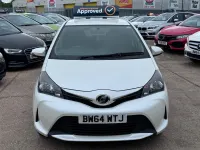 Usado Toyota Yaris Multidrive S 99 HP (72 kW) 2014 Branco Citadino
