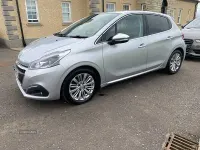 Used Peugeot 208 Allure 100 HP (73 kW) 2018 Silver Hatchback