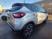 Used Renault Captur Dynamique 90 HP (66 kW) 2017 Silver/black SUV