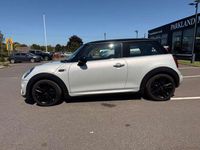 Usado Mini Cooper Hatch 136 CV (100 kW) 2019 Plateado Utilitario