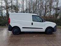 Used Vauxhall Combo 90 HP (66 kW) 2015 White MPV