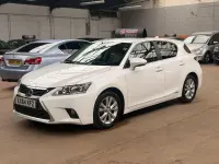 Used Lexus CT200h 136 HP (100 kW) 2014 White Hatchback
