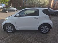 Used Toyota iQ 68 HP (50 kW) 2009 White Hatchback