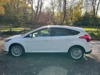 Used Ford Focus Zetec 125 HP (91 kW) 2012 White Hatchback