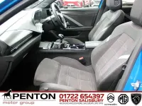 Used Vauxhall Astra Ultimate 130 HP (95 kW) 2023 Blue Hatchback