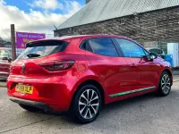 Used Renault Clio Iconic 101 HP (74 kW) 2019 Red Hatchback