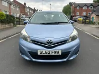Gebraucht Toyota Yaris 99 PS (72 kW) 2012 Blau Kleinwagen
