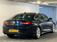 Second-hand Vauxhall Insignia SRi 2018 Albastru Hatchback