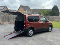 Begagnad Peugeot Rifter Allure Premium 2021 Brun Minibuss