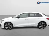 Begagnad Audi A3 Black Edition 2024 Vit Halvkombi