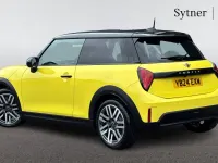 Used Mini Cooper Hatch 154 HP (113 kW) 2024 Yellow Hatchback
