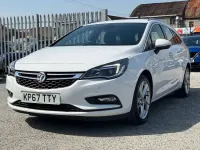 Used Vauxhall Astra SRi 136 HP (100 kW) 2017 White Estate