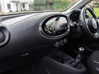 Usado Toyota Aygo X PURE 72 HP (52 kW) 2023 Prateado SUV