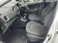 Used Hyundai i10 SE 87 HP (63 kW) 2018 White Hatchback