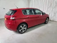 Gebraucht Peugeot 308 Allure 130 PS (95 kW) 2015 Rot Kleinwagen