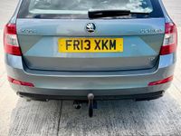 Usado Skoda Octavia Elegance 2013 Gris Familiar