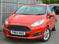 Usado Ford Fiesta Zetec 2015 Rojo Utilitario