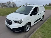 Usado Vauxhall Combo 100 HP (73 kW) 2022 Branco Monovolume